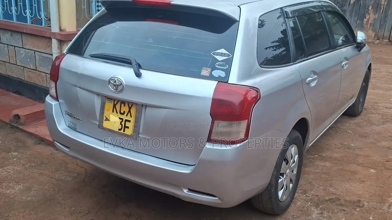 Toyota Corolla Fielder 2014 Silver