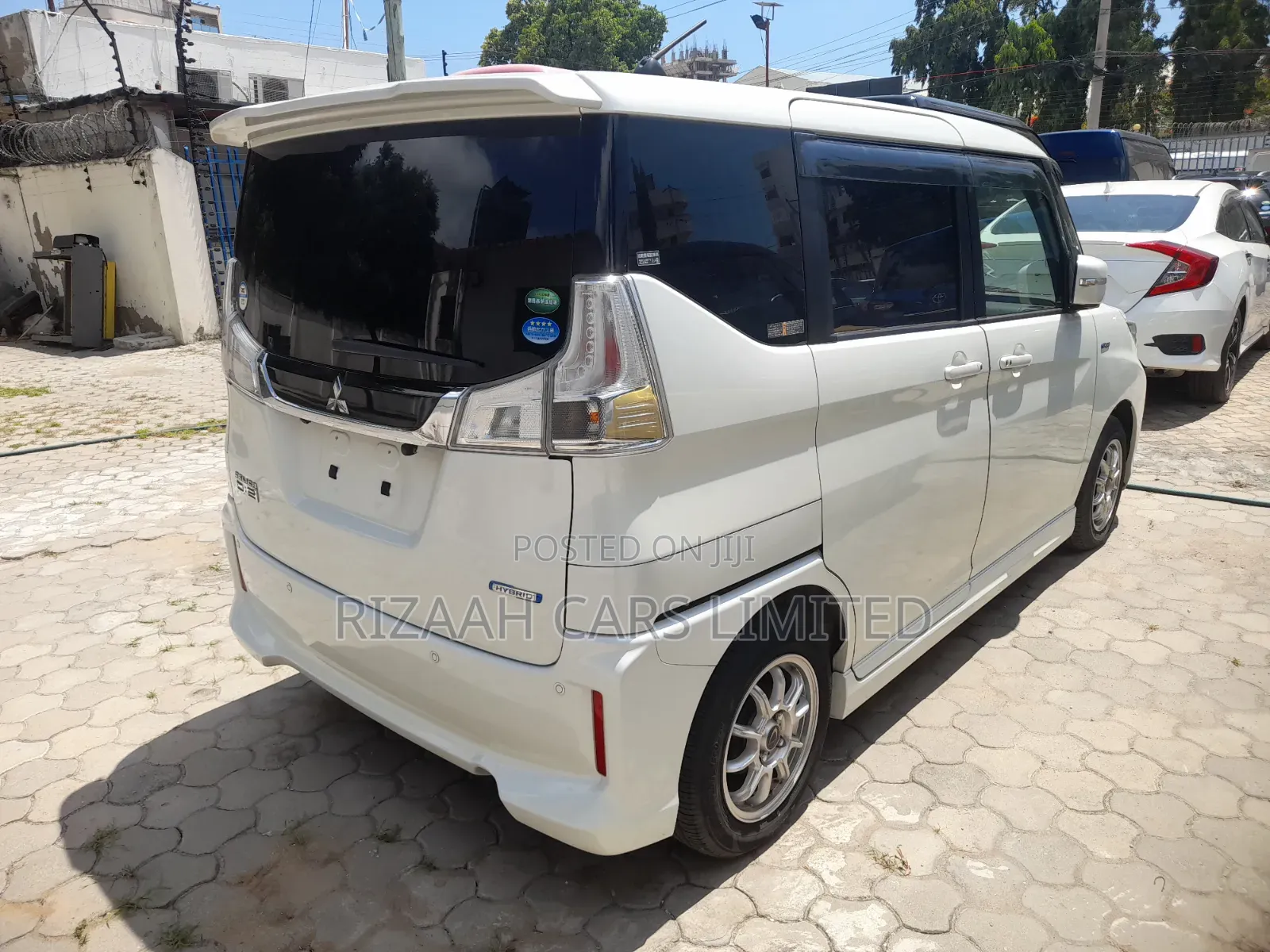 Mitsubishi Delica 2020 White