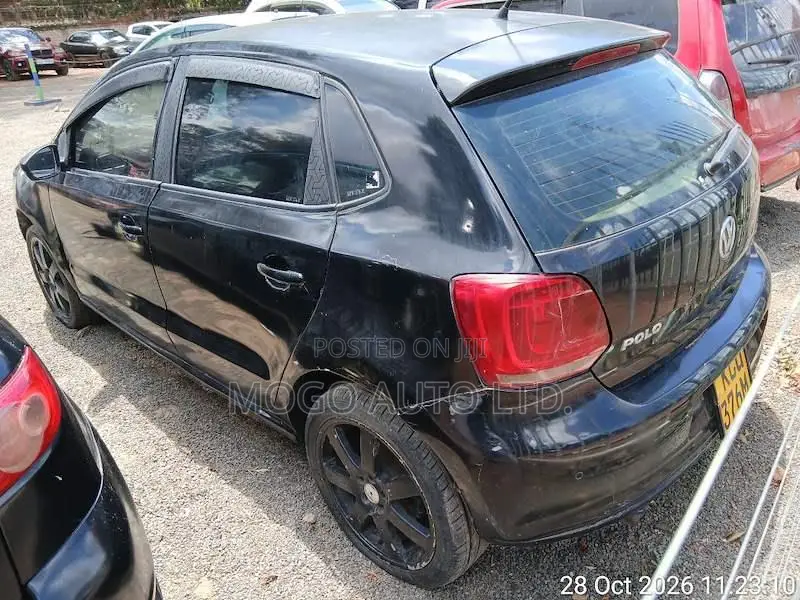 Volkswagen Polo 2011 Black