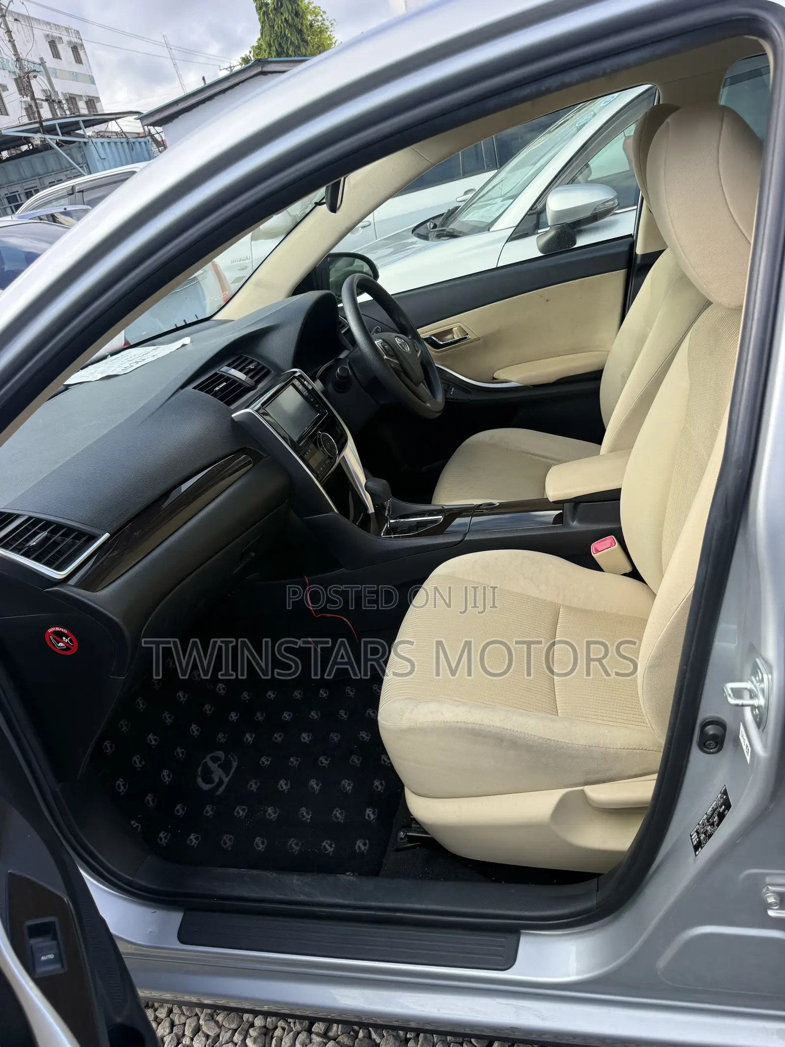 Toyota Premio 2019 Silver