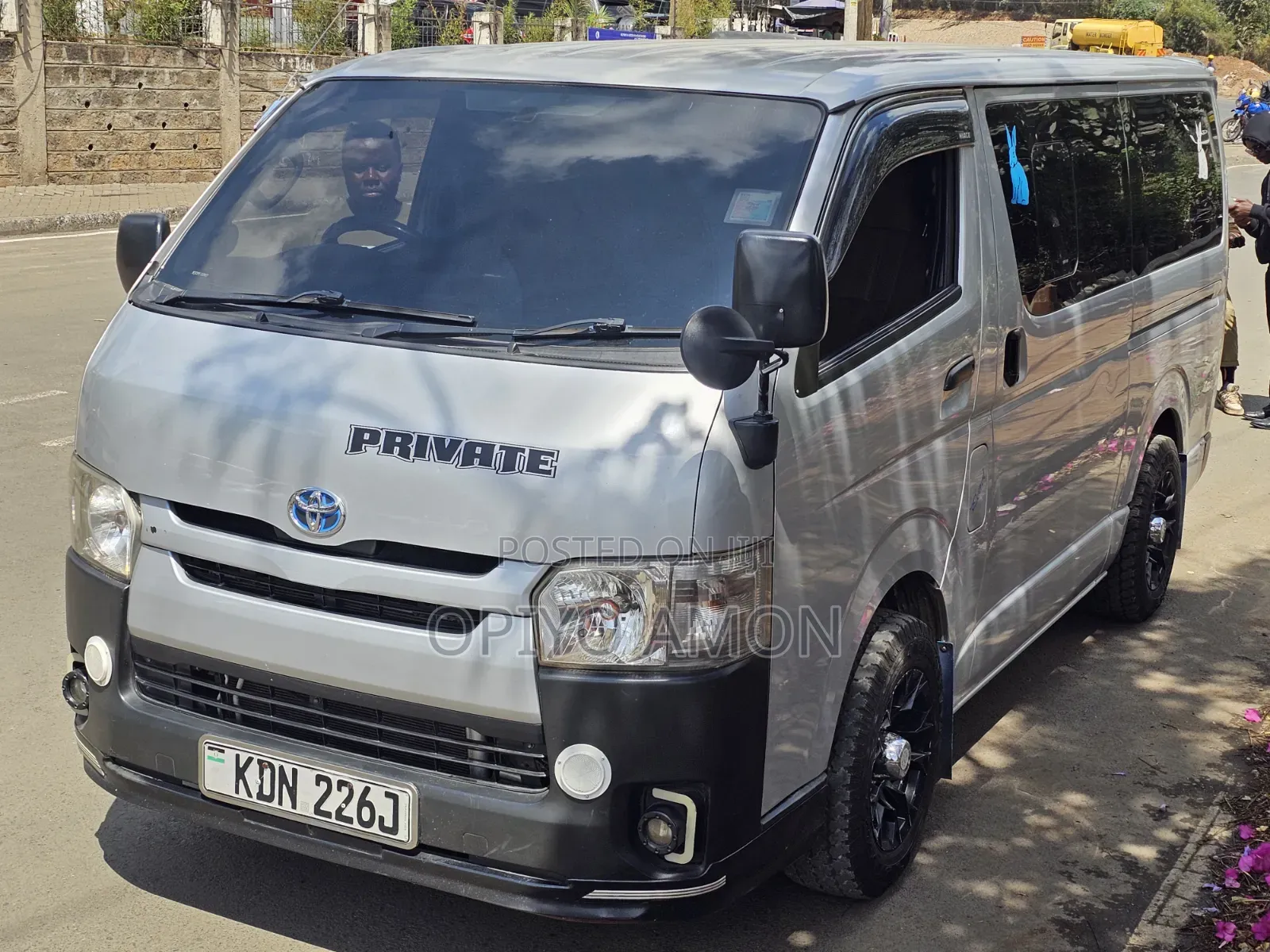 Toyota HiAce 2019 White