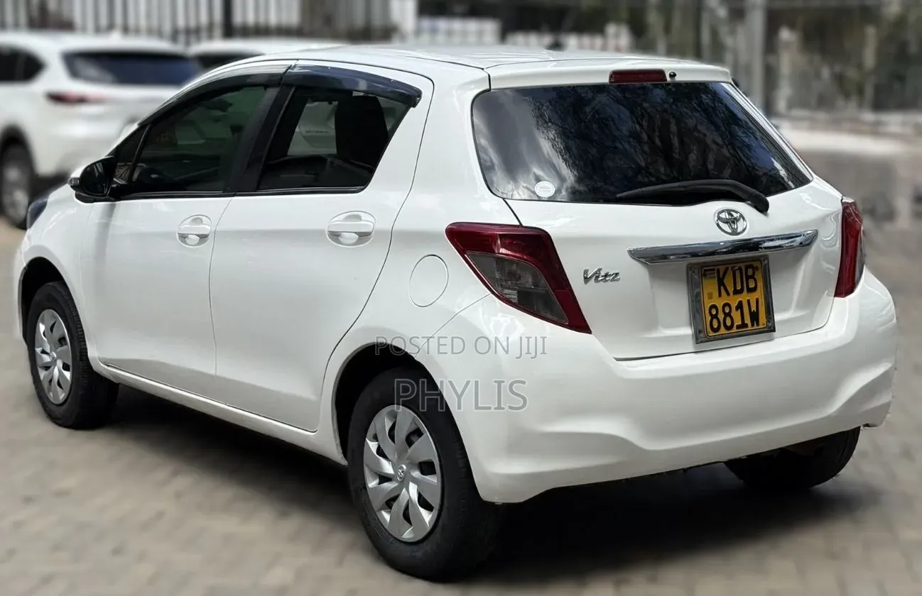 Toyota Vitz 2013 White
