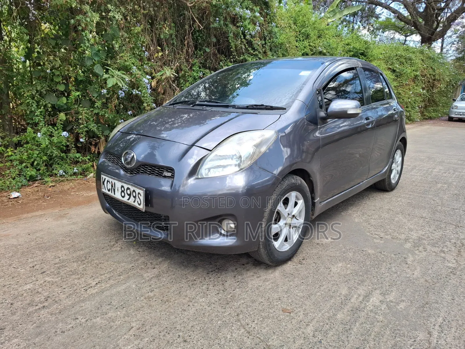 Toyota Vitz 1.3 FWD 5dr 2009 Gray