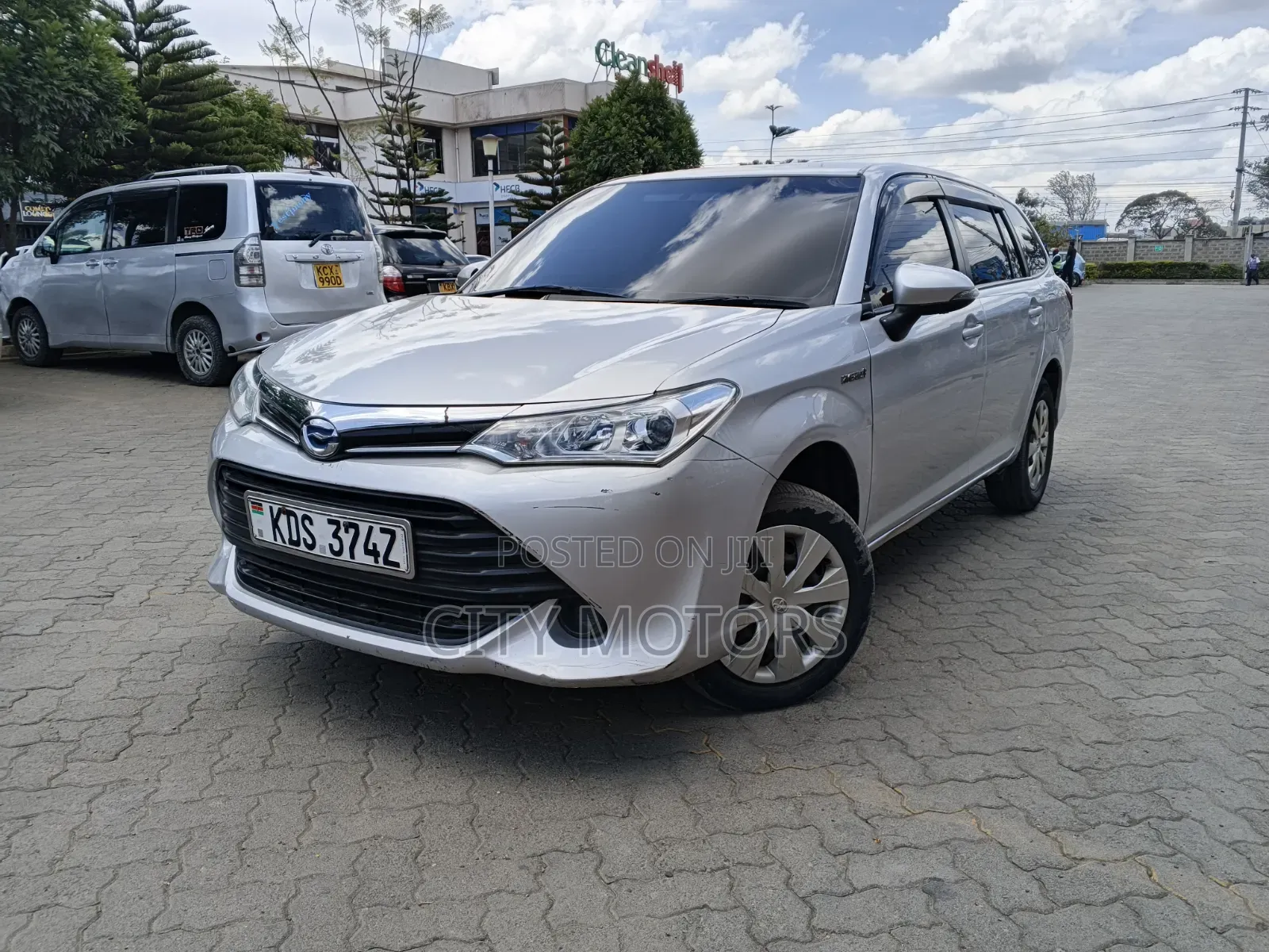 Toyota Corolla Fielder 1.5 Hybrid FWD 2018 Silver