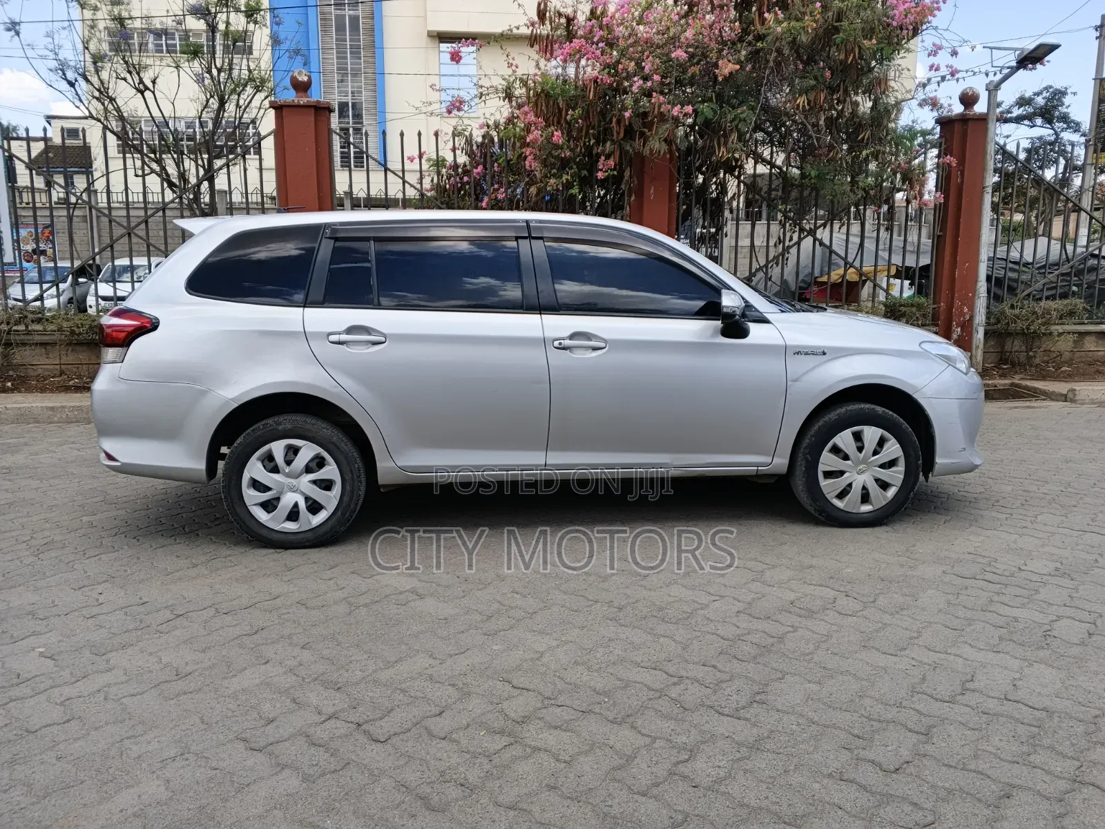 Toyota Corolla Fielder 1.5 Hybrid FWD 2018 Silver