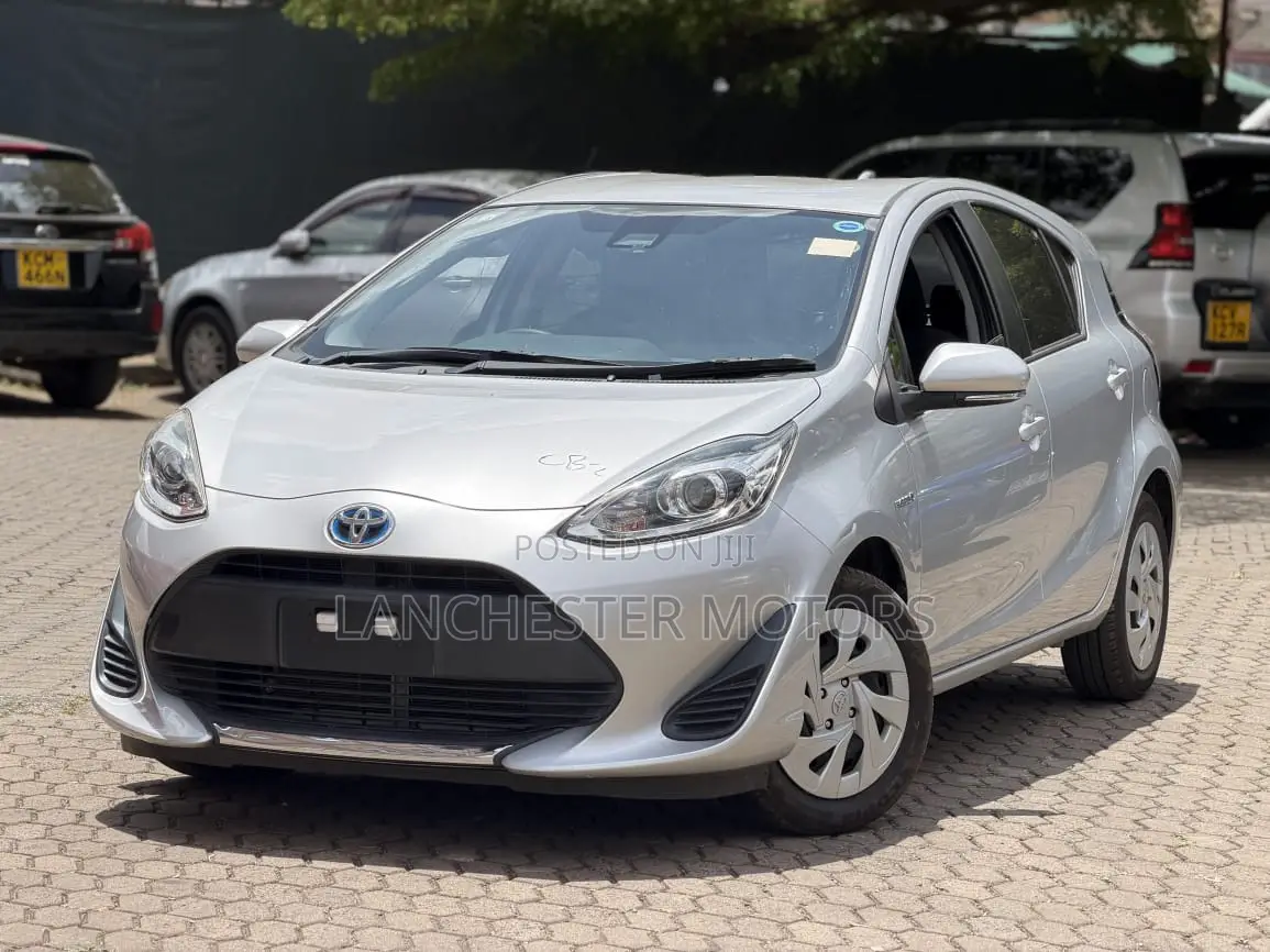 Toyota Aqua 2019 Silver