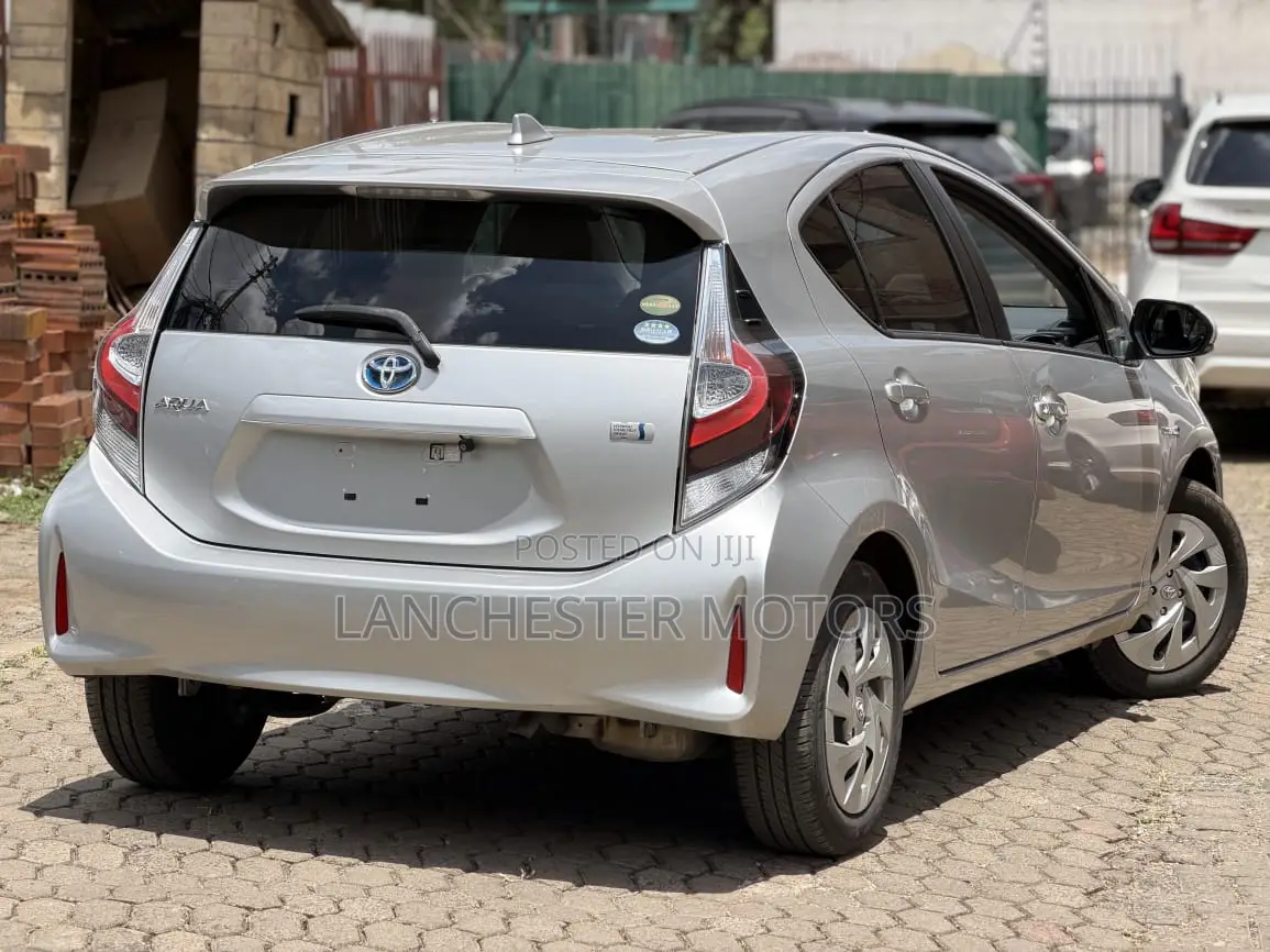 Toyota Aqua 2019 Silver