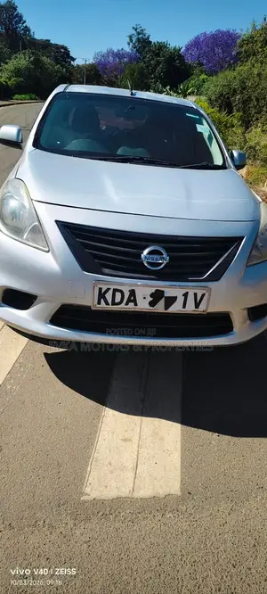Nissan Tiida 2014 Silver