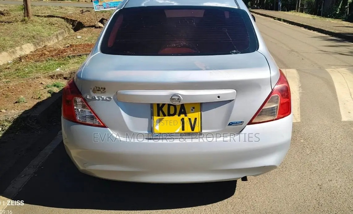 Nissan Tiida 2014 Silver