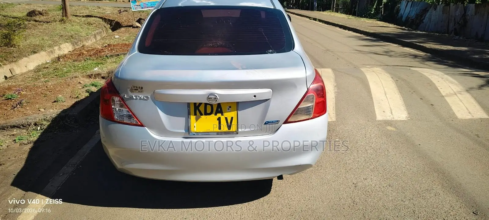 Nissan Tiida 2014 Silver