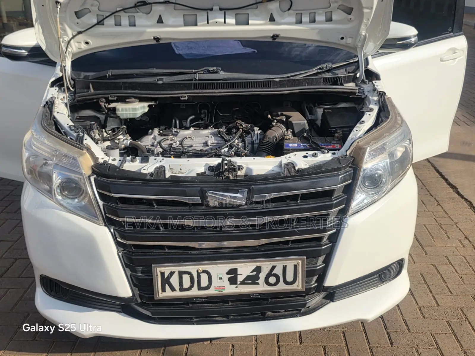 Toyota Noah 2014 White