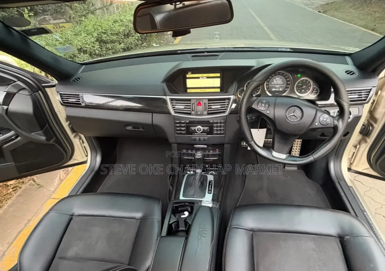 Mercedes-Benz E250 2011 Gold