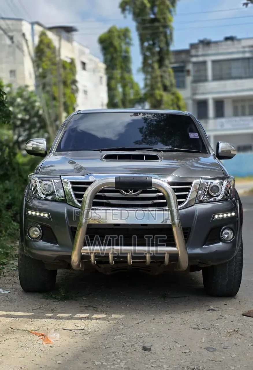 Toyota Hilux 2018 Gray