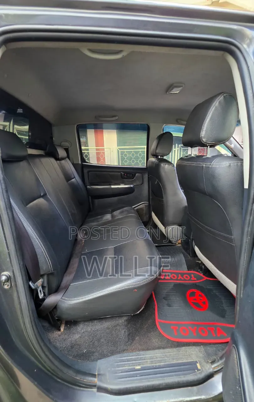 Toyota Hilux 2018 Gray