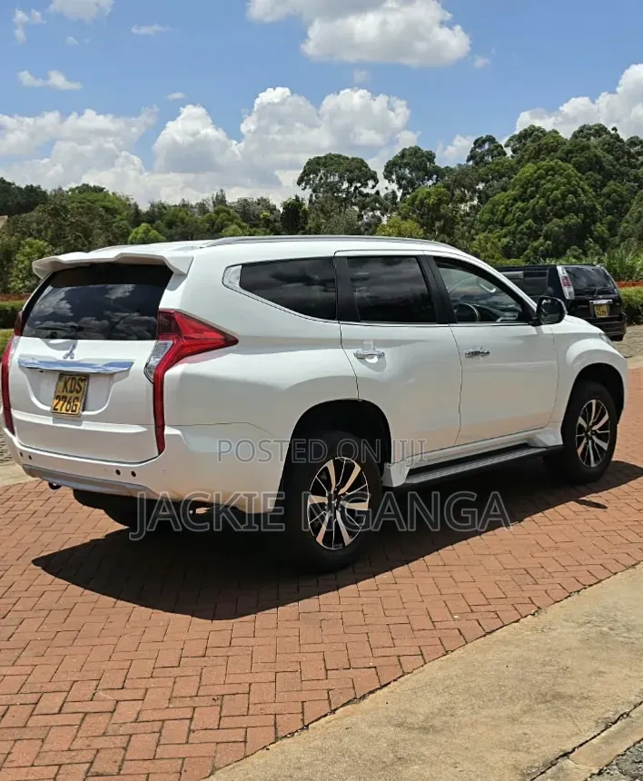 Mitsubishi Pajero 2022 White