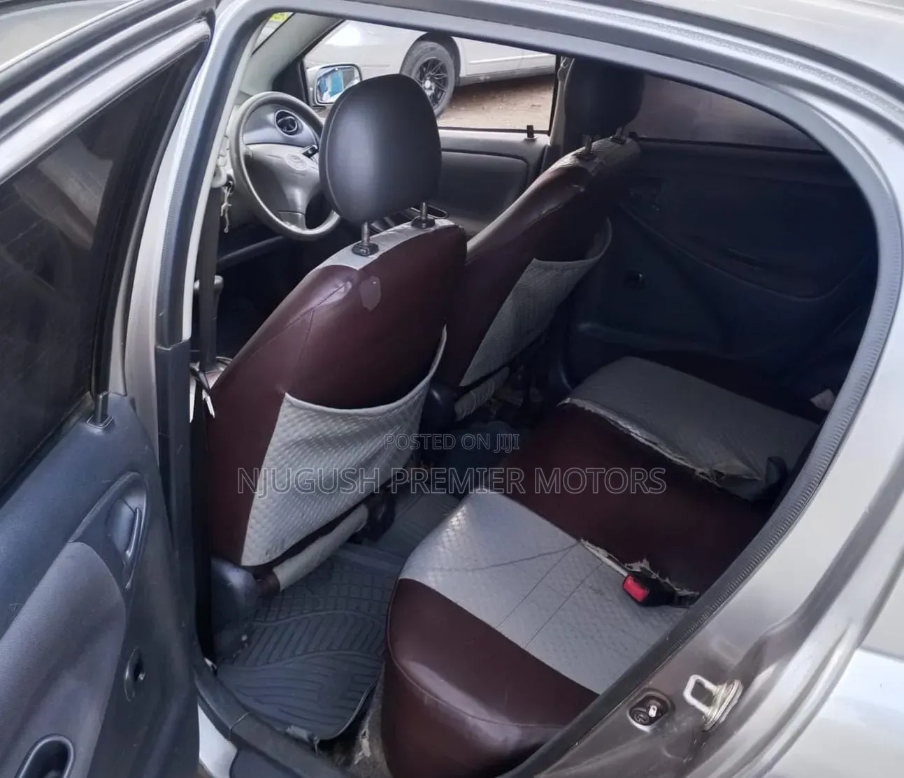 Toyota Vitz 2002 Silver