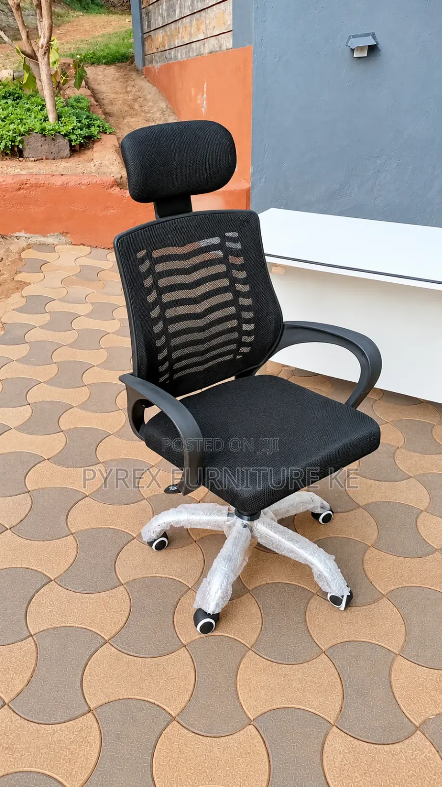 Black Ergonomic Swivel Chair With Armrests