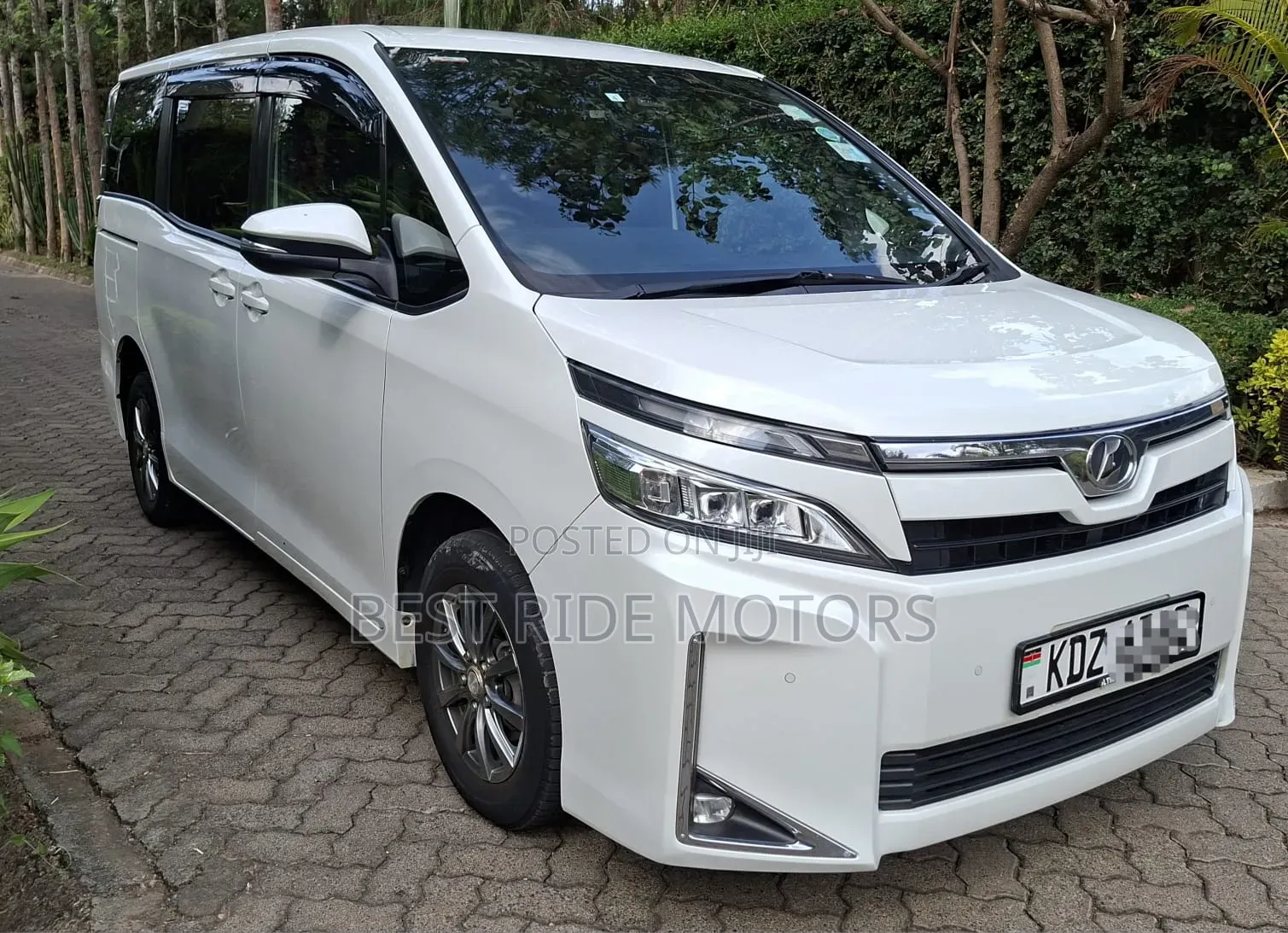 Toyota Voxy X 2WD 8-Seater 2019 White