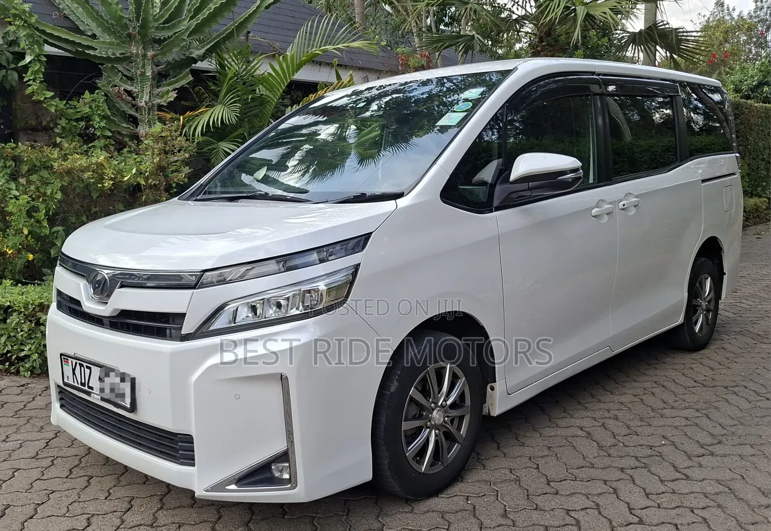 Toyota Voxy X 2WD 8-Seater 2019 White
