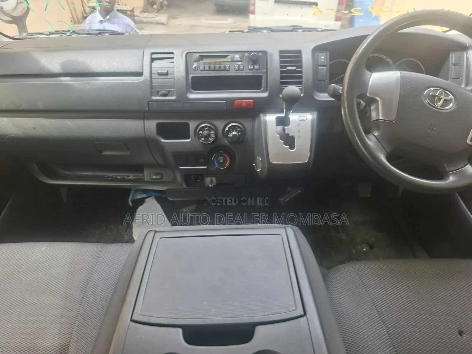 Toyota HiAce 2019 White