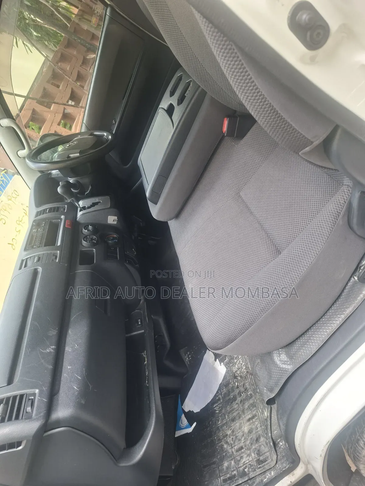 Toyota HiAce 2019 White