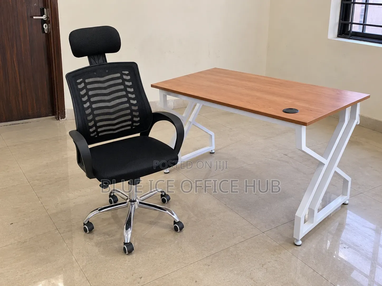 Executive Office Desk With Headrest Mesh Chair