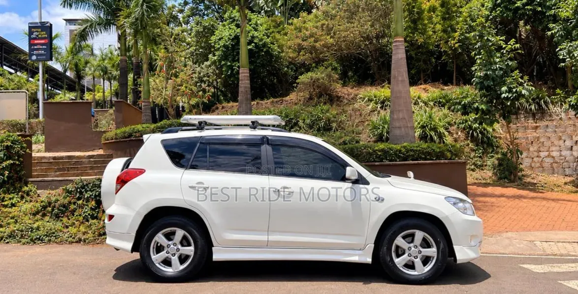 Toyota RAV4 4x4 2009 White