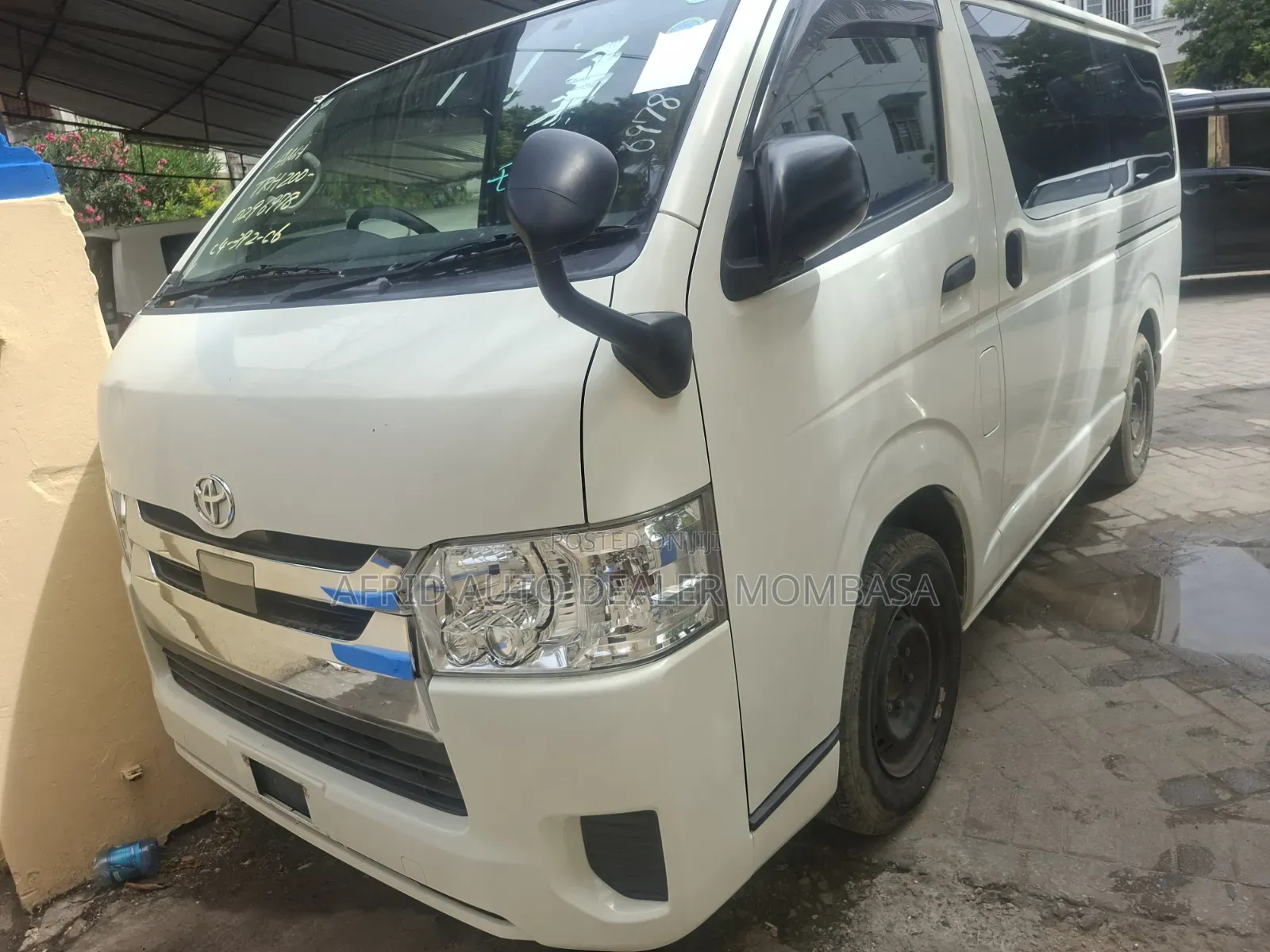 Toyota HiAce 2019 White