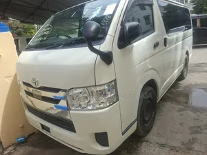 Toyota HiAce 2019 White