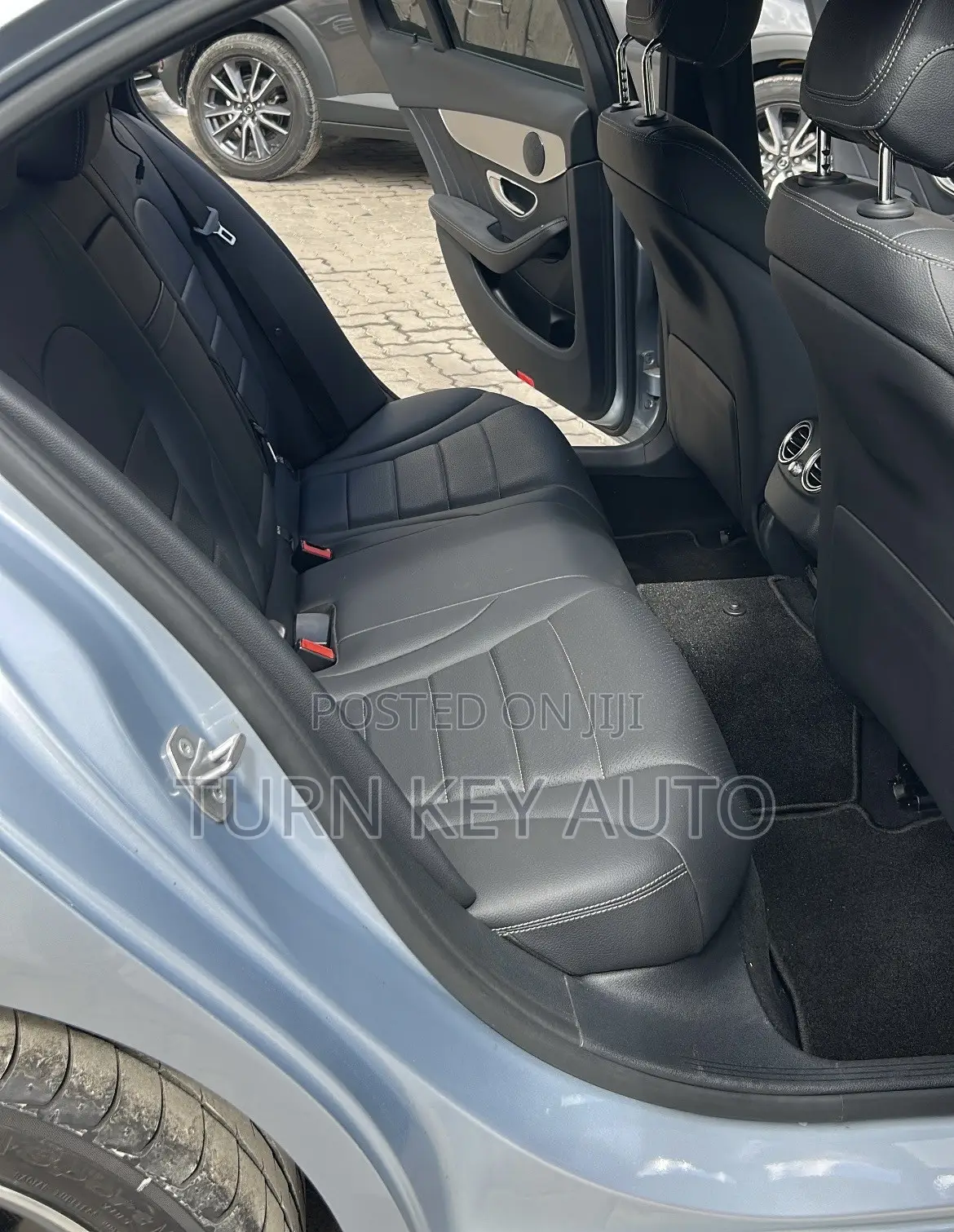 Mercedes-Benz C180 2019 Blue