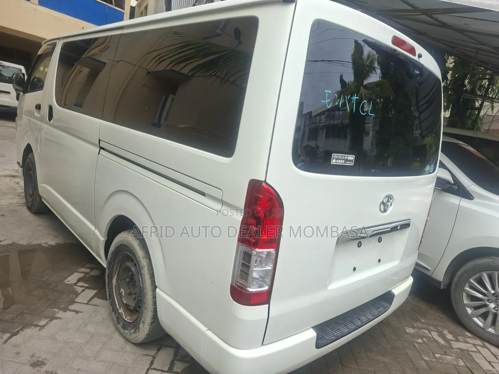 Toyota HiAce 2019 White