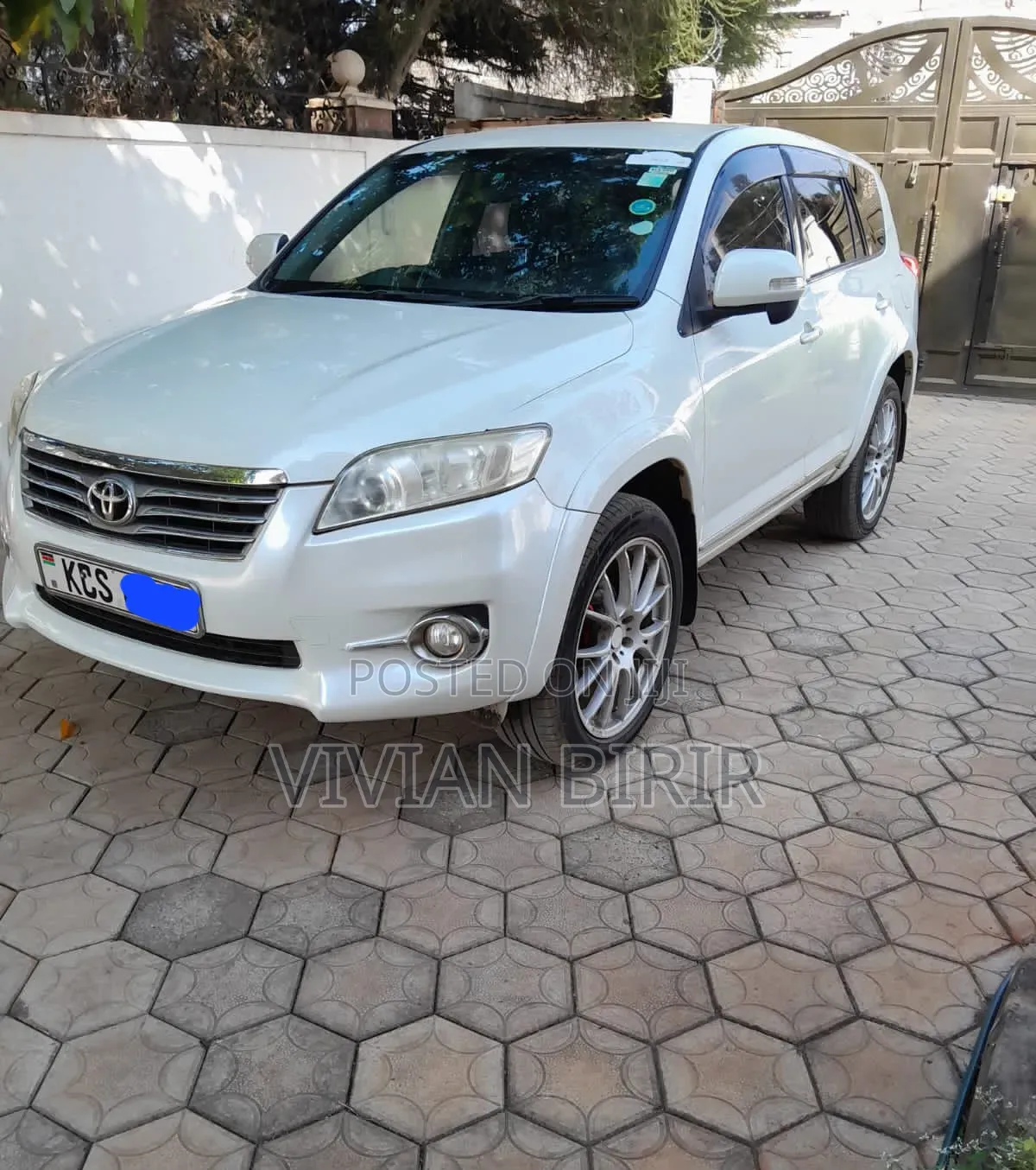 Toyota Vanguard 2011 White