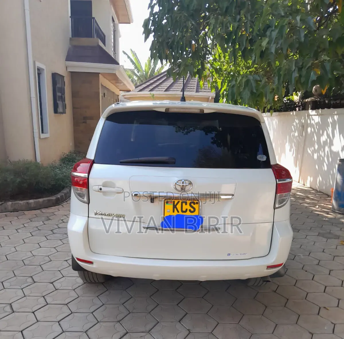 Toyota Vanguard 2011 White