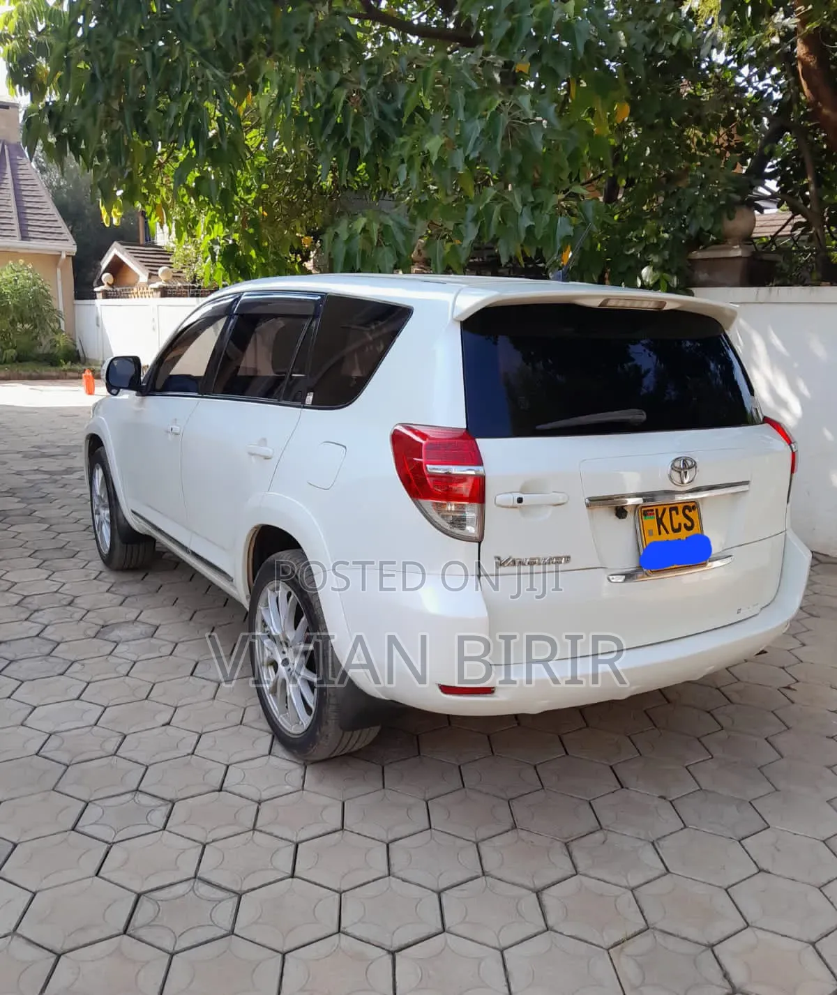 Toyota Vanguard 2011 White