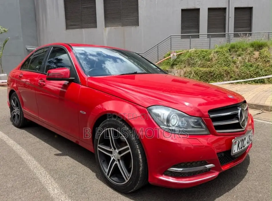 Mercedes-Benz C180 2014 Red
