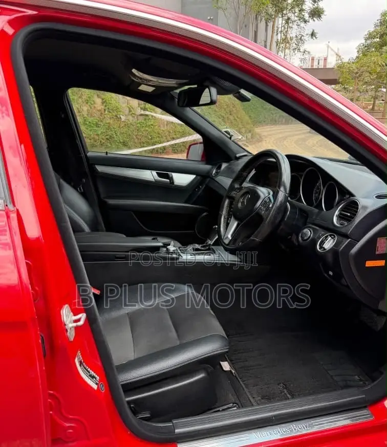 Mercedes-Benz C180 2014 Red