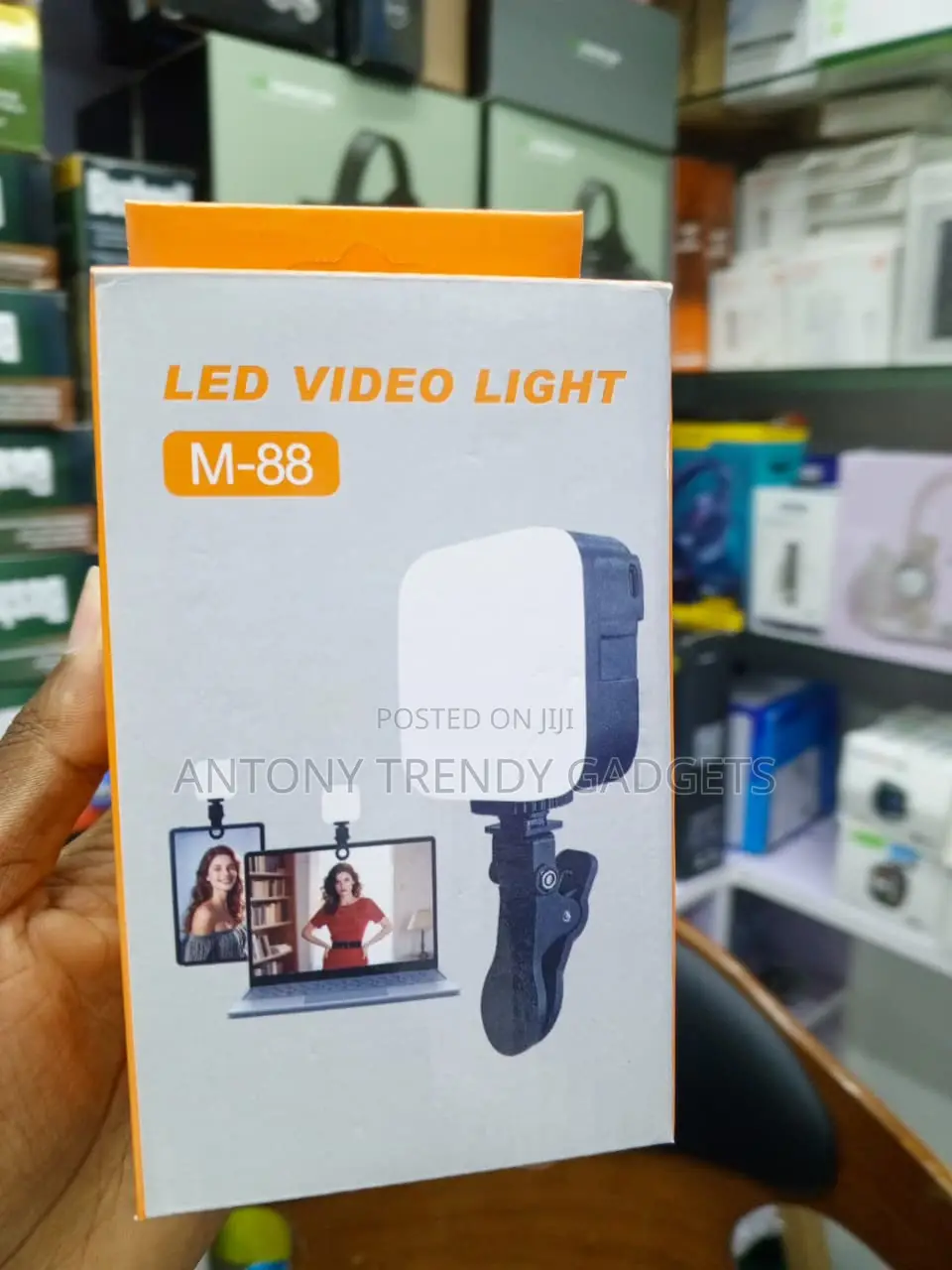 M-88 5W Clip-on Camera and Laptop Fill Light