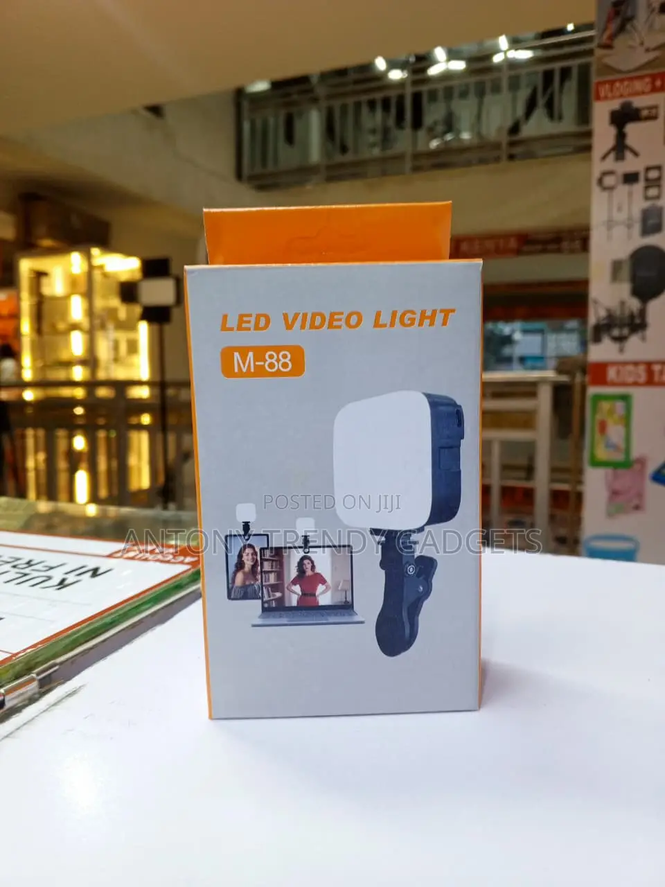 USB-C Rechargeable Phone Light for Vlogging and Video Calls