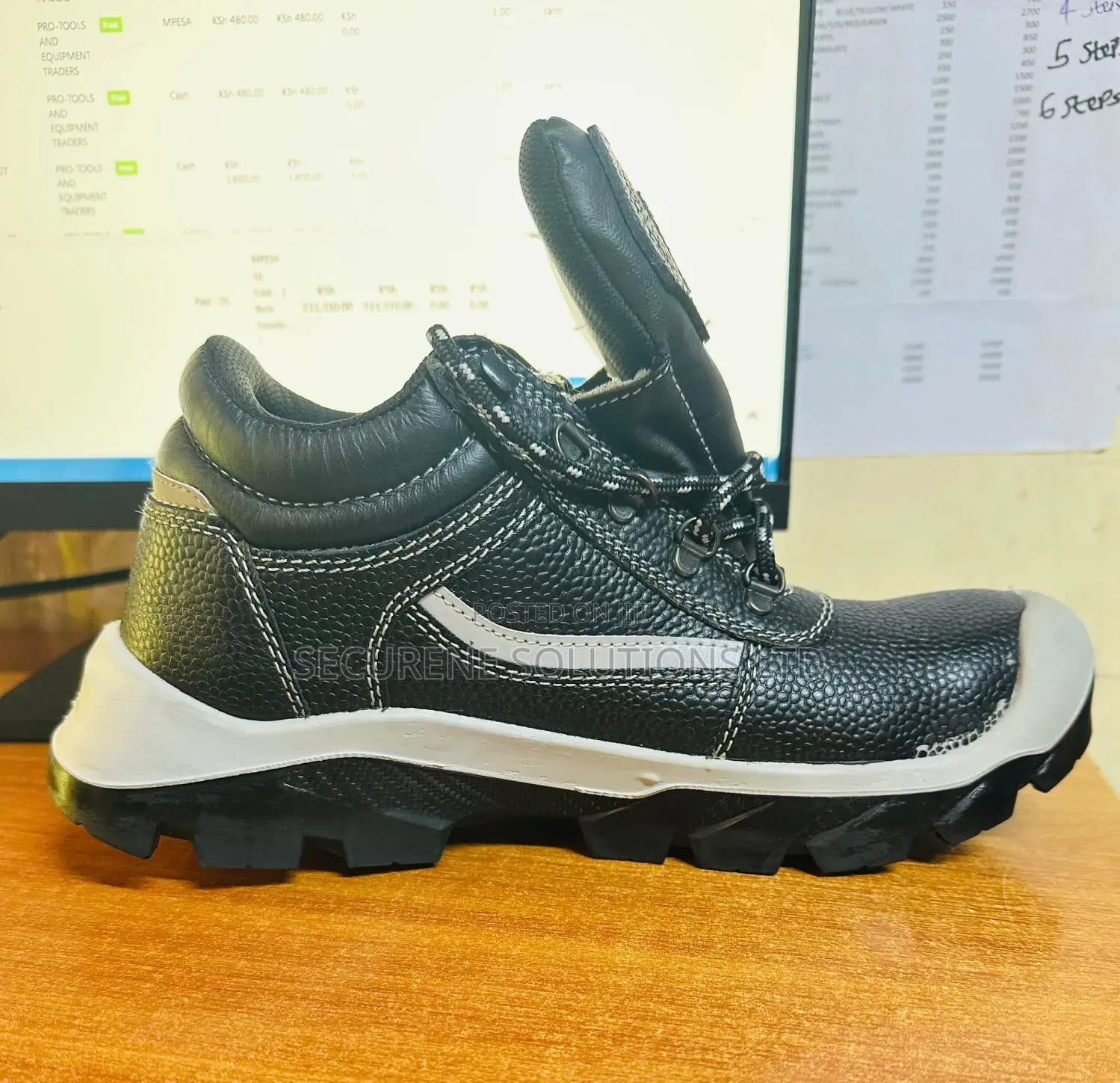 Low Cut Ace Duma Safety Boot (With a Gray Strip)
