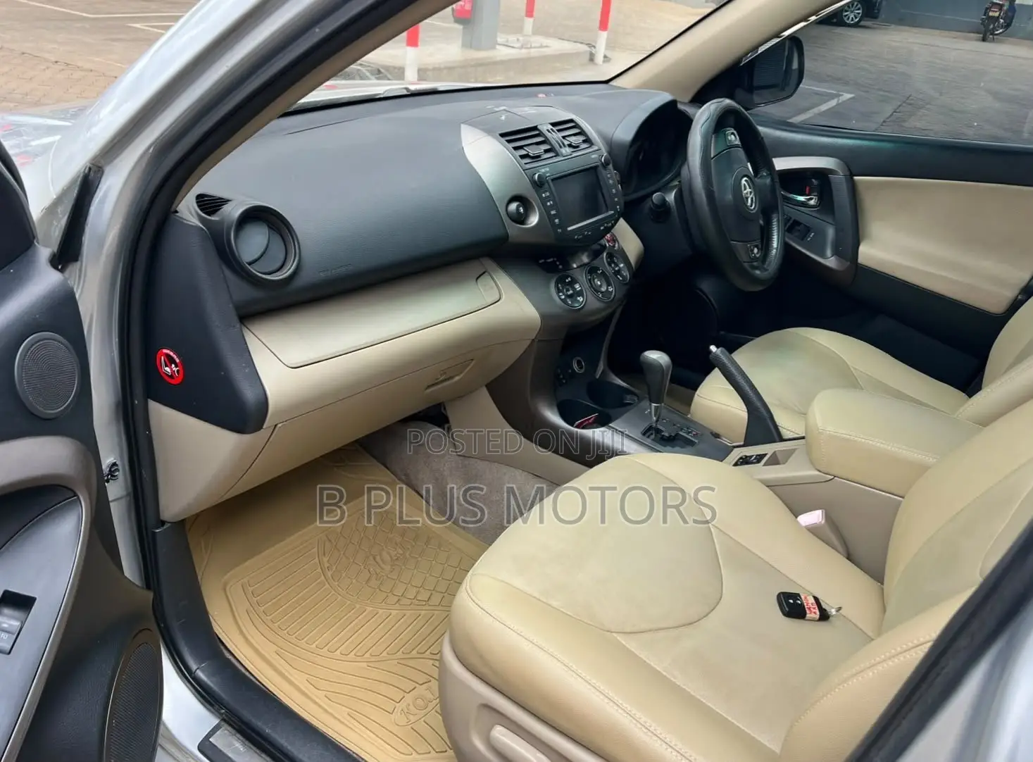 Toyota Vanguard 2010 Silver