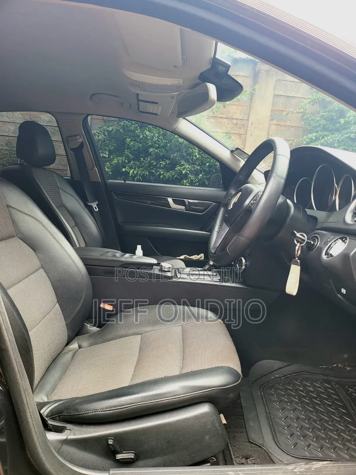 Mercedes-Benz C200 2011 Black