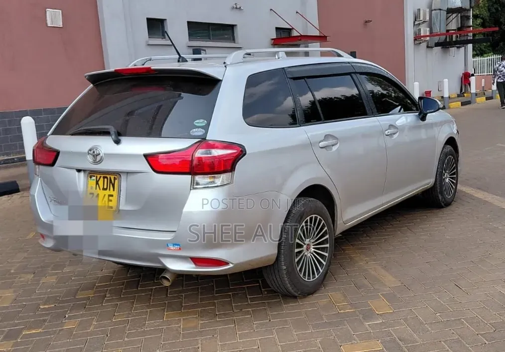 Toyota Corolla Fielder 1.5 Petrol FWD 2014 Silver
