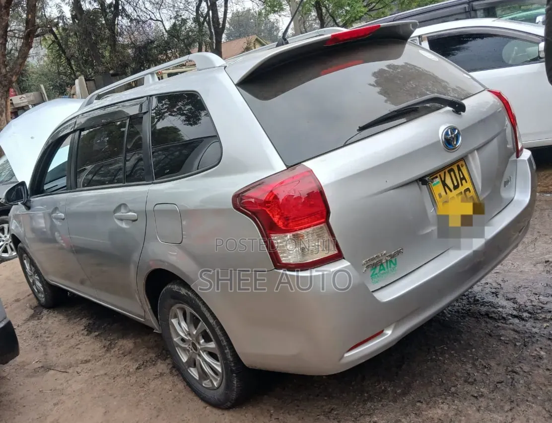 Toyota Corolla Fielder 2014 Silver