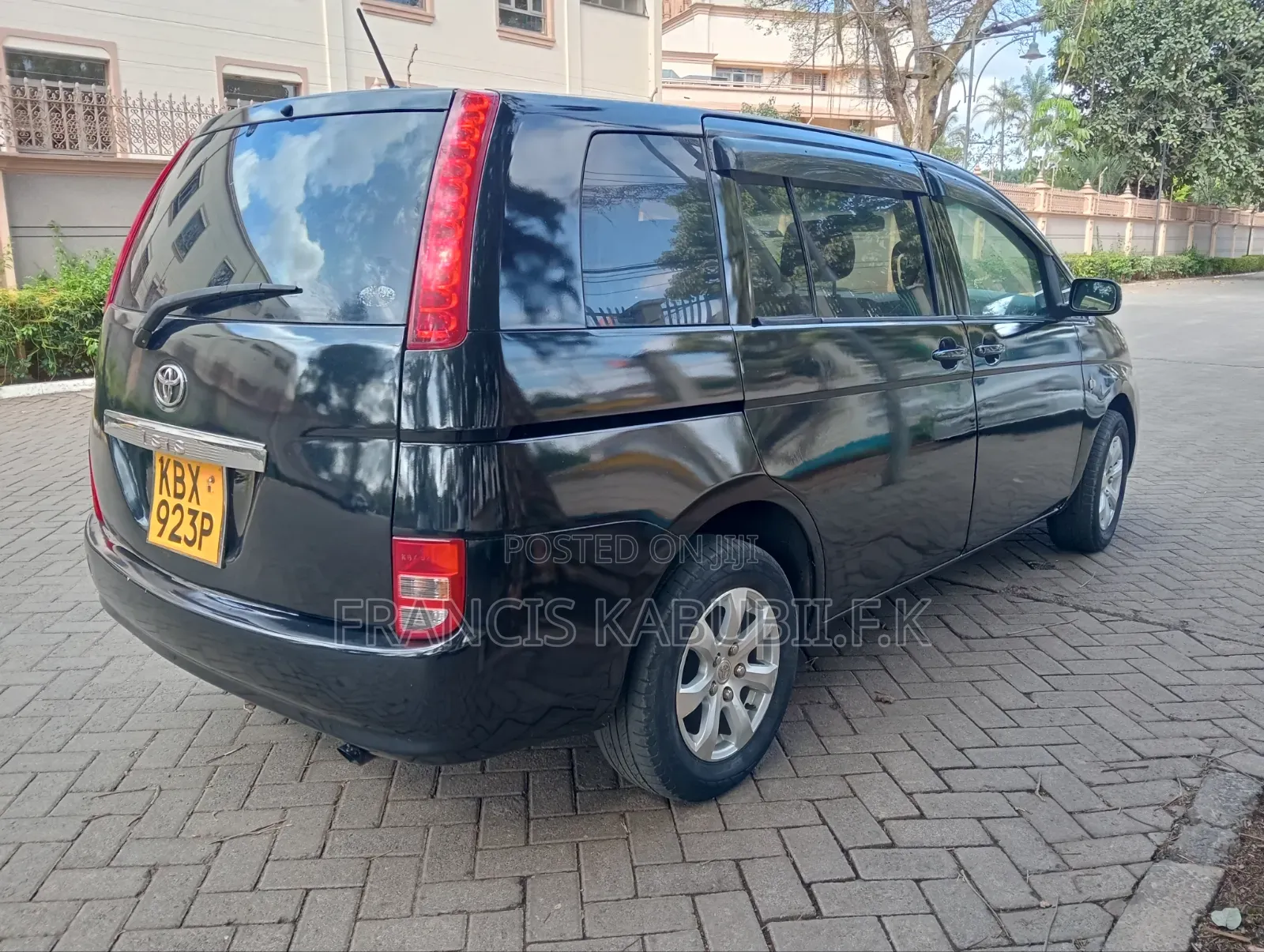 Toyota ISIS 1.8 L 2006 Black