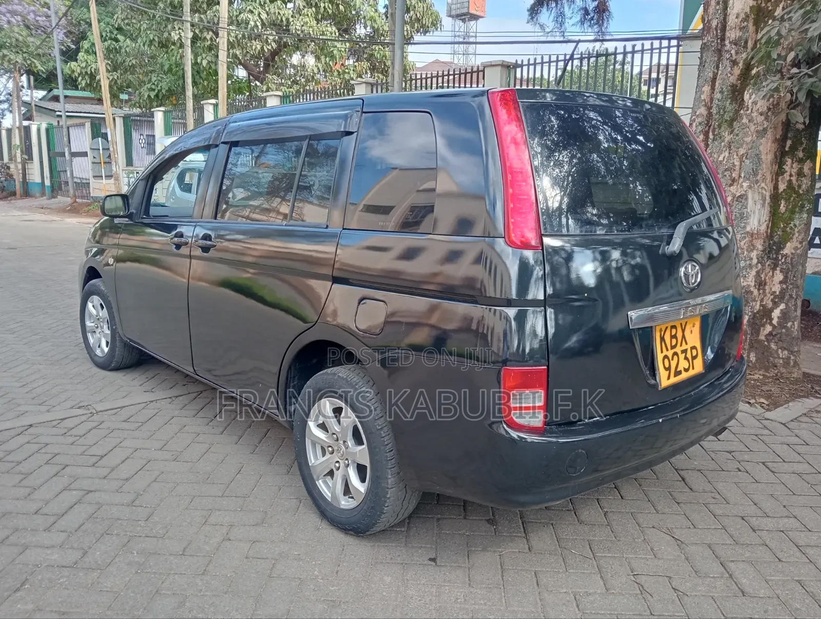 Toyota ISIS 1.8 L 2006 Black