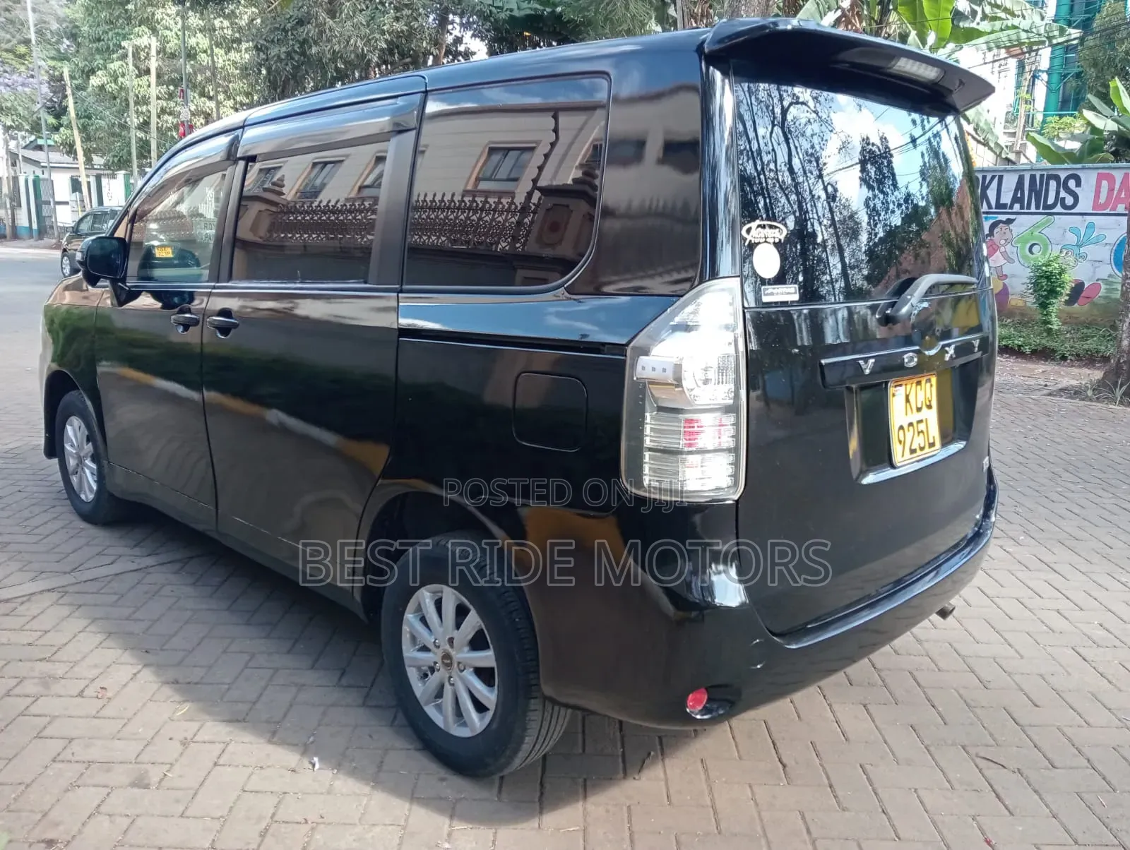Toyota Voxy X 2WD 7-Seater 2012 Black