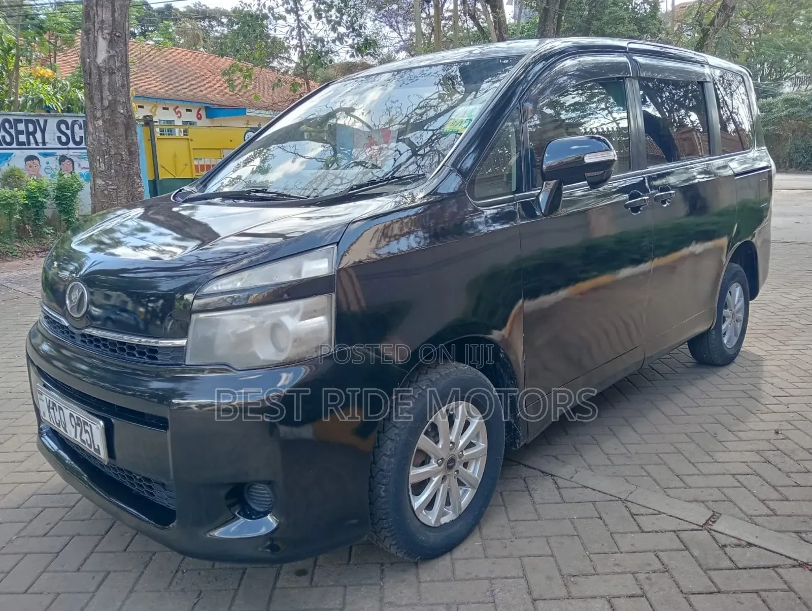 Toyota Voxy X 2WD 7-Seater 2012 Black
