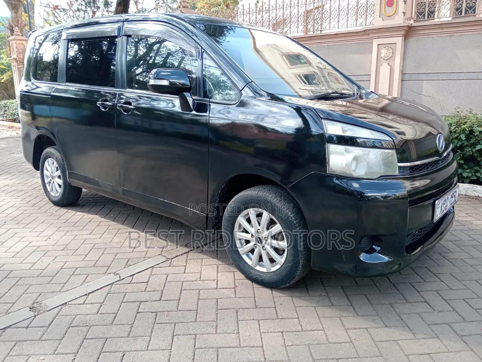 Toyota Voxy X 2WD 7-Seater 2012 Black
