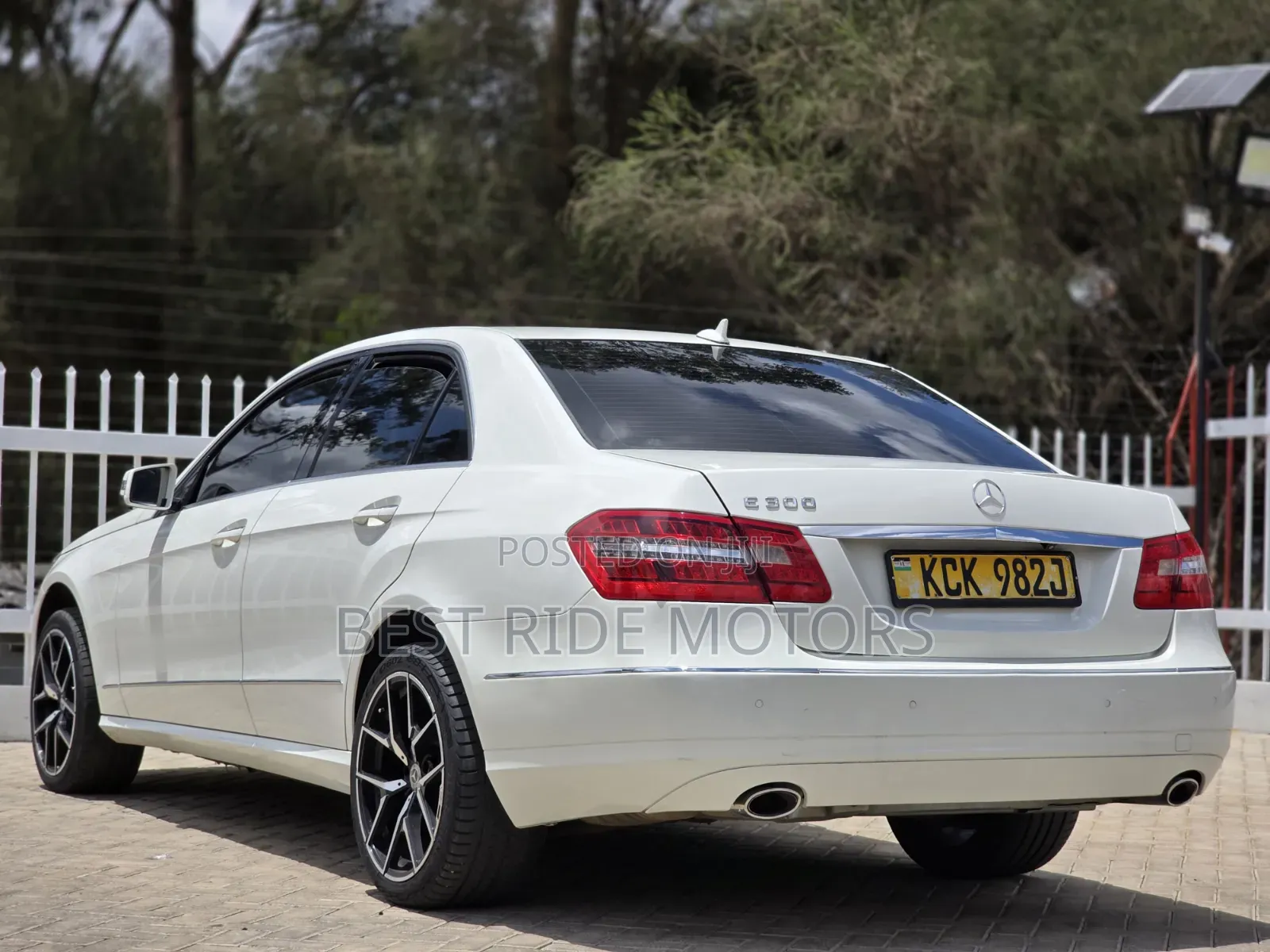 Mercedes-Benz E300 2011 White