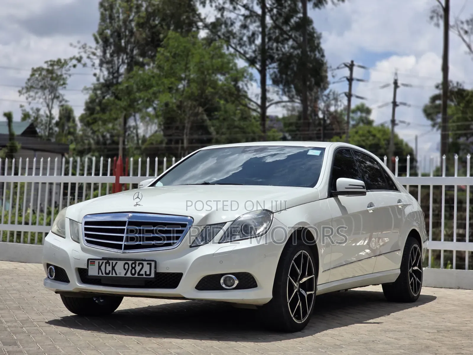 Mercedes-Benz E300 2011 White